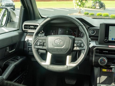 Used 2026 Toyota 4Runner SR5 RWD image 21