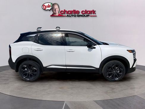 New 2026 Nissan Kicks SR FWD image 7
