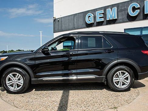 Used 2023 Ford Explorer XLT w/ Equipment Group 202A image 2