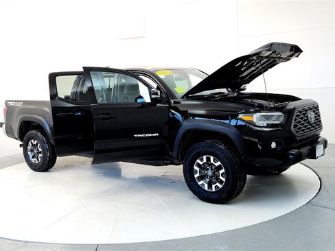 Certified 2023 Toyota Tacoma TRD Off-Road image 12