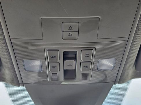 Used 2019 Volkswagen Atlas SEL Premium AWD/4WD image 18