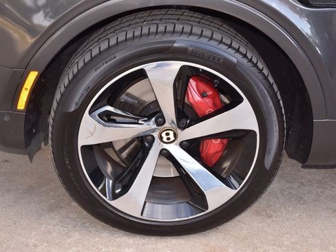 Used 2020 Bentley Bentayga image 45