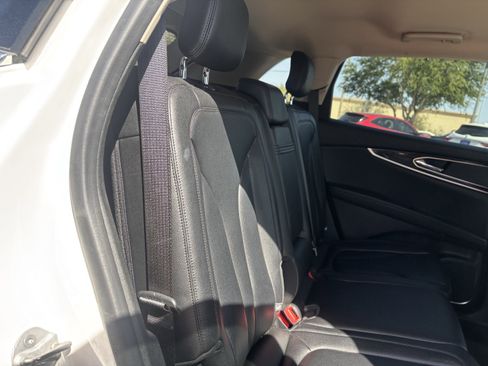 Used 2023 Lincoln Nautilus FWD w/ Premium Package image 21