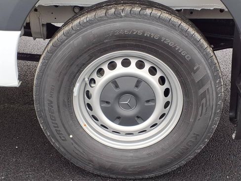 Used 2025 Mercedes-Benz Sprinter 2500 image 12