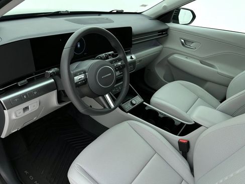 Used 2025 Hyundai Kona Limited image 8