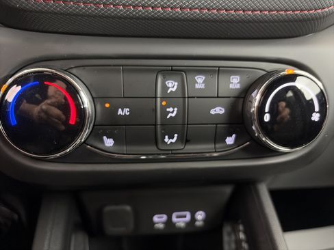 Used 2023 Chevrolet TrailBlazer RS FWD image 21