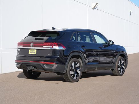 Used 2025 Volkswagen Atlas Cross Sport SE image 3