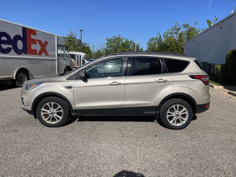 Used 2017 Ford Escape SE w/ Equipment Group 201A AWD/4WD image 7