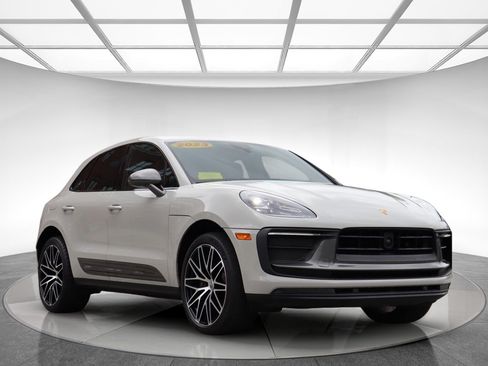 Used 2023 Porsche Macan Turbo AWD/4WD image 3