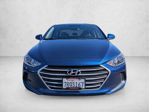 Used 2017 Hyundai Elantra SE image 2