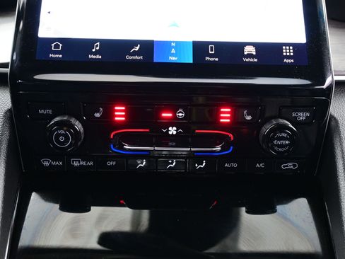 Used 2023 Jeep Grand Cherokee Limited w/ Black Appearance Package image 21