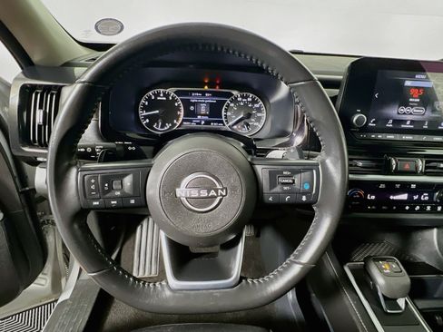 Used 2024 Nissan Pathfinder SV FWD image 17