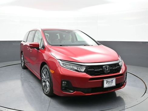 Used 2025 Honda Odyssey Touring image 3