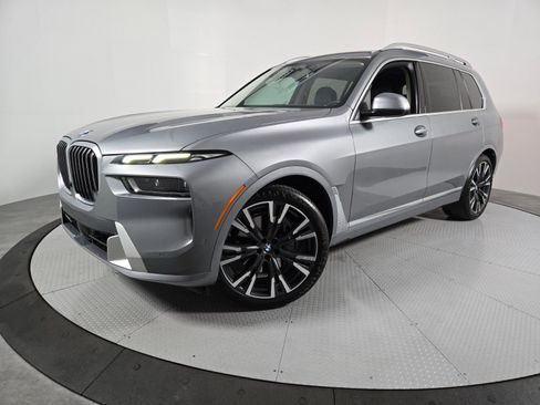 Used 2024 BMW X7 xDrive40i w/ Parking Assistance Package AWD/4WD image 1