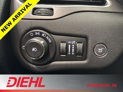 Used 2019 Jeep Cherokee Limited image 22