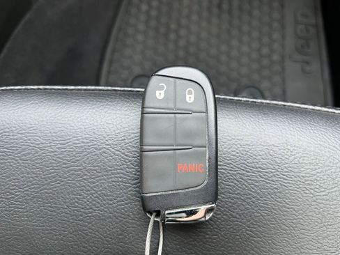 Used 2025 Jeep Compass Trailhawk image 22