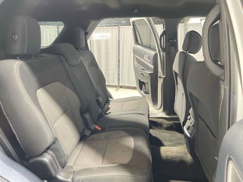 Used 2016 Ford Explorer XLT w/ Equipment Group 201A AWD/4WD image 13
