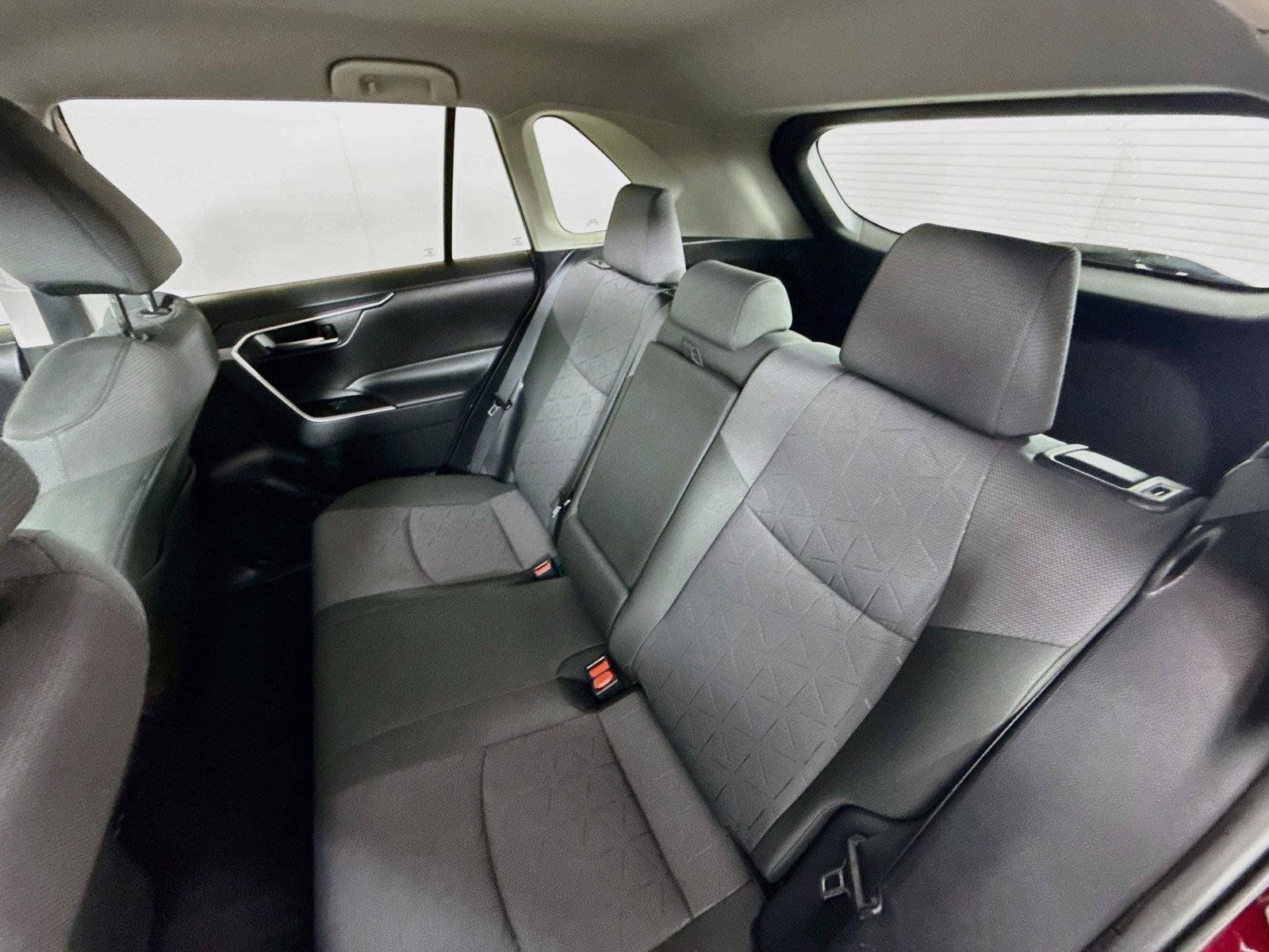 Used 2025 Toyota RAV4 XLE AWD/4WD image 11