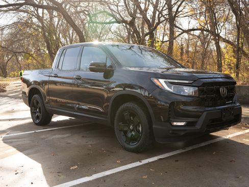 Certified 2025 Honda Ridgeline Black Edition image 2