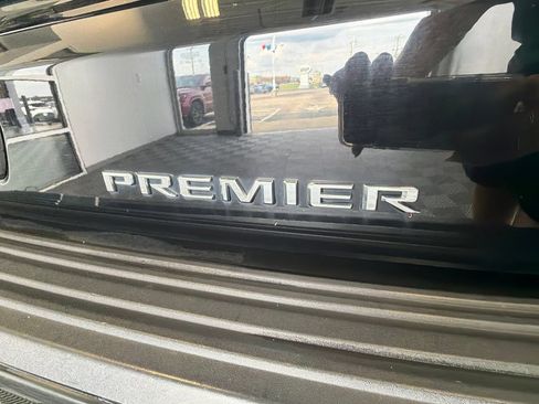 Used 2021 Chevrolet Tahoe Premier w/ Premium Package AWD/4WD image 7