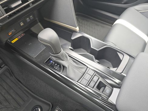 Used 2025 Toyota Camry SE image 22