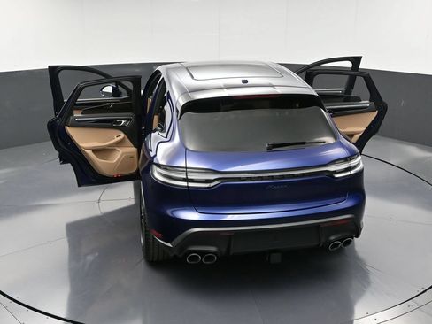 Certified 2026 Porsche Macan AWD/4WD image 35