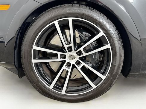 Used 2025 Porsche Cayenne Turbo image 33