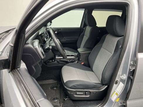 Used 2021 Toyota Tacoma TRD Sport w/ Technology Package image 8