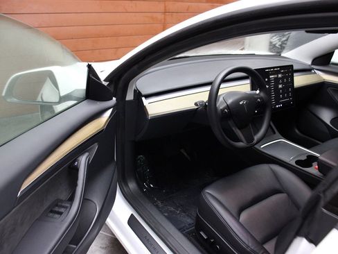 Used 2023 Tesla Model 3 Standard Range image 31