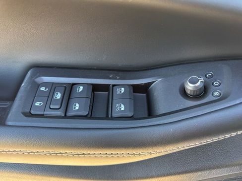 New 2025 Jeep Grand Cherokee Altitude image 9