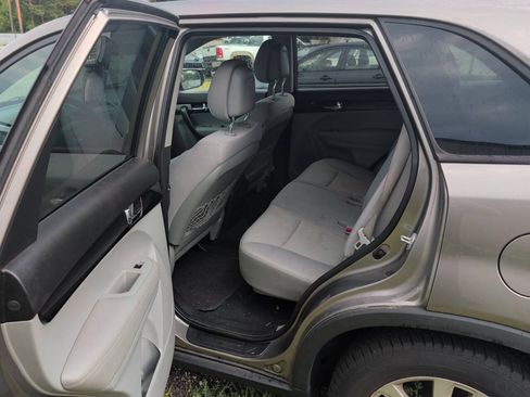 Used 2011 Kia Sorento LX FWD image 24