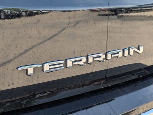 Used 2024 GMC Terrain SLT w/ Infotainment Package II AWD/4WD image 10