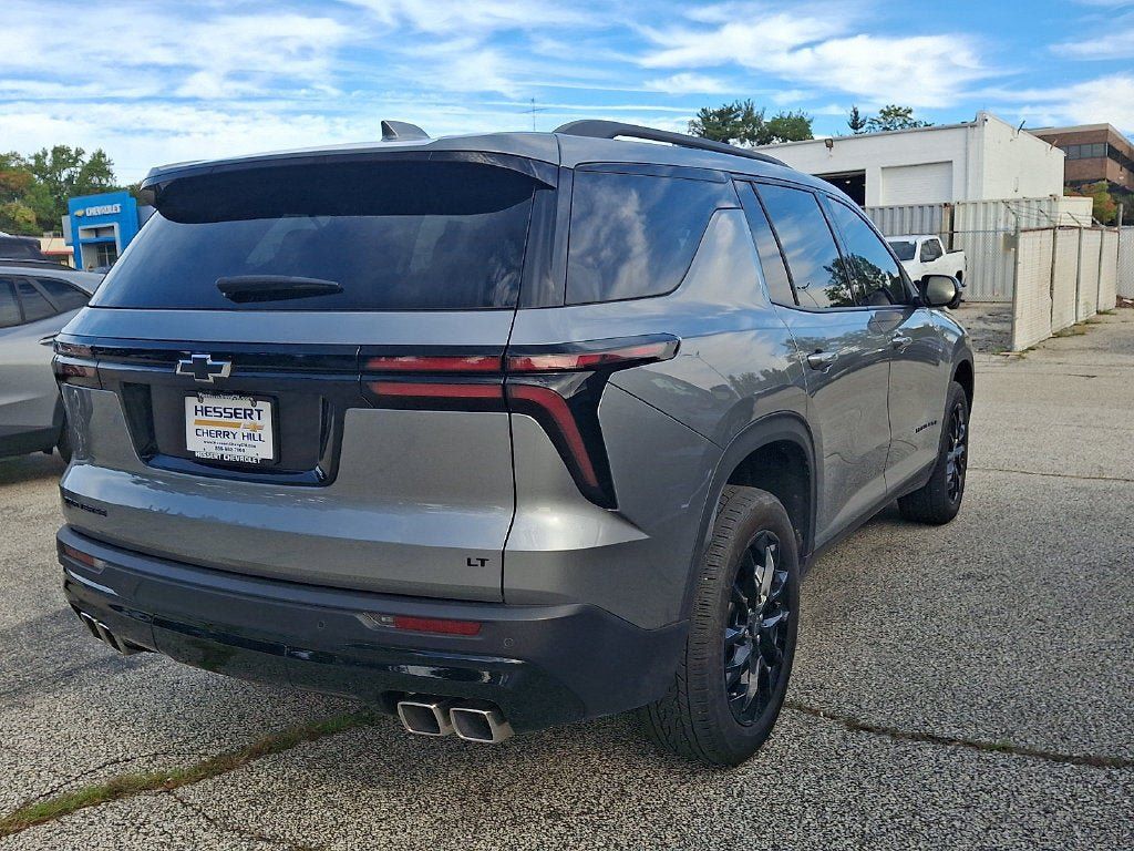 Certified 2024 Chevrolet Traverse LT w/ Midnight/Sport Edition FWD image 8