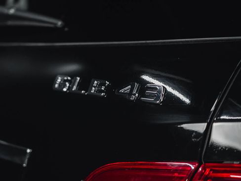 Used 2018 Mercedes-Benz GLE 43 AMG 4MATIC w/ Premium 2 Package image 24