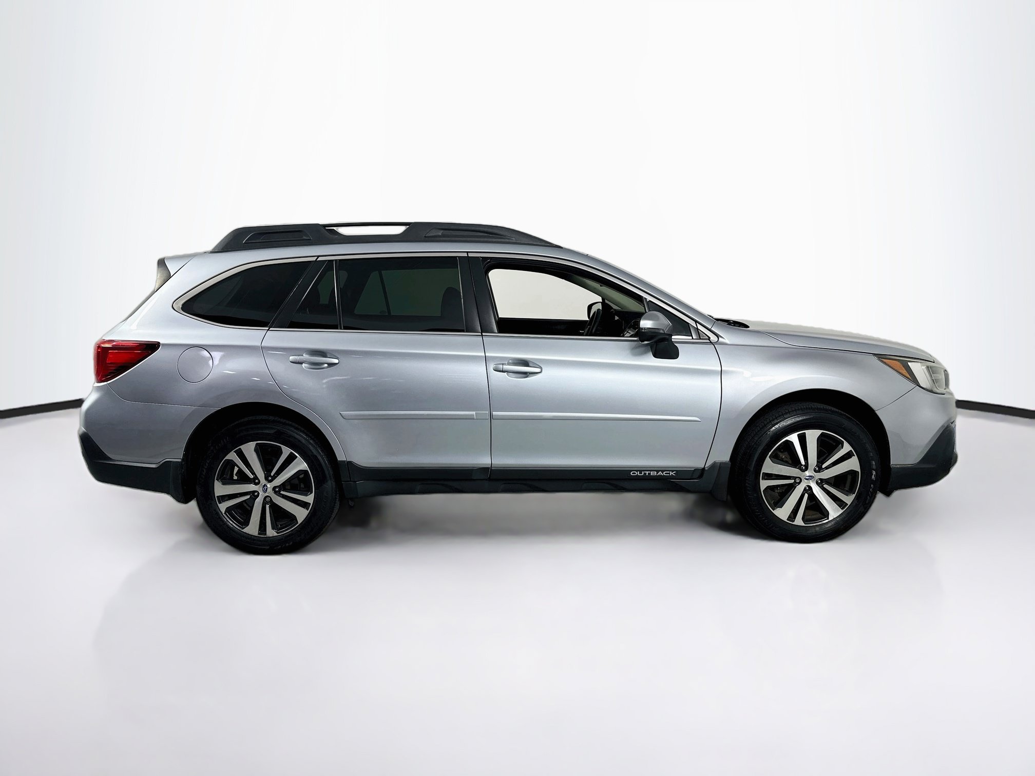 Used 2019 Subaru Outback 2.5i Limited AWD/4WD image 4