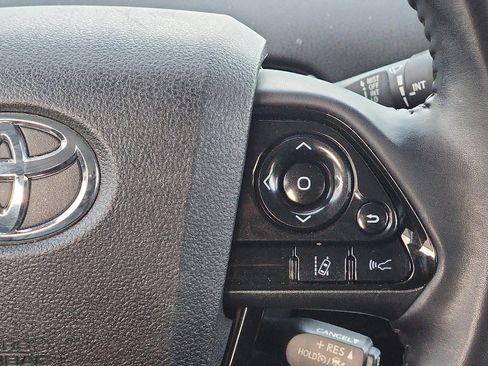 Used 2022 Toyota Prius Prime XLE image 19