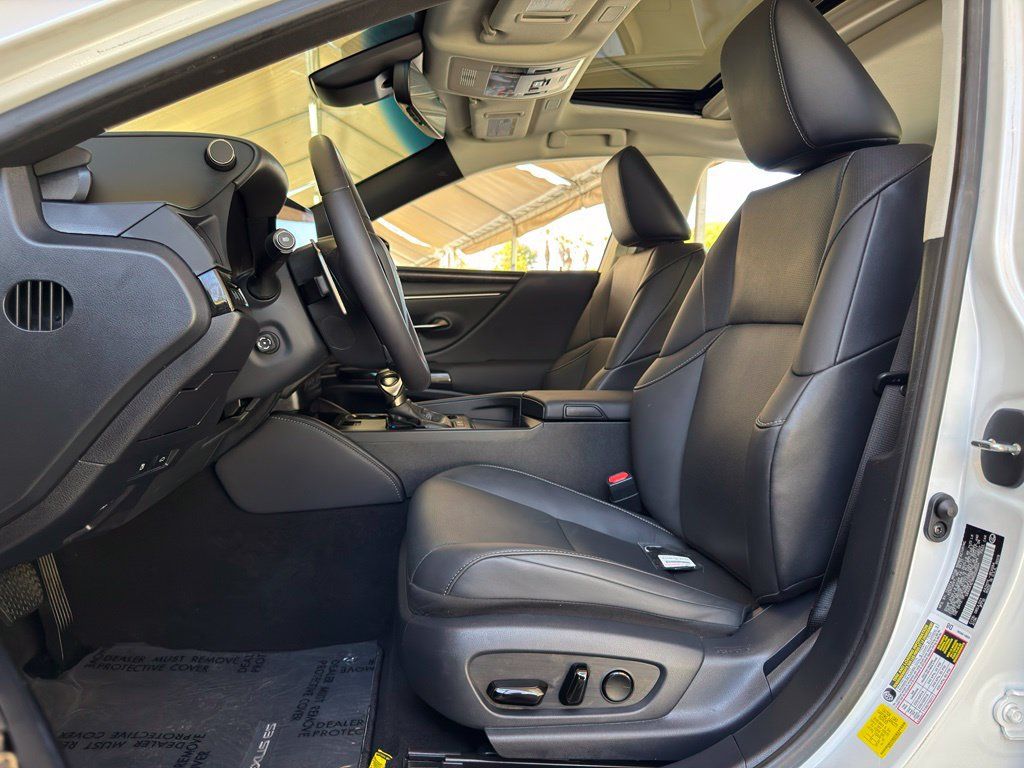 Certified 2024 Lexus ES 300h w/ Premium Package FWD image 15