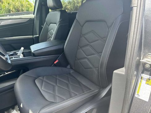 Certified 2024 Volkswagen Atlas Cross Sport SE FWD image 15