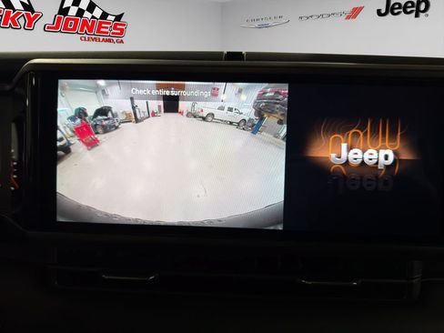 New 2026 Jeep Wrangler Unlimited Rubicon w/ Whitecap Package AWD/4WD image 36