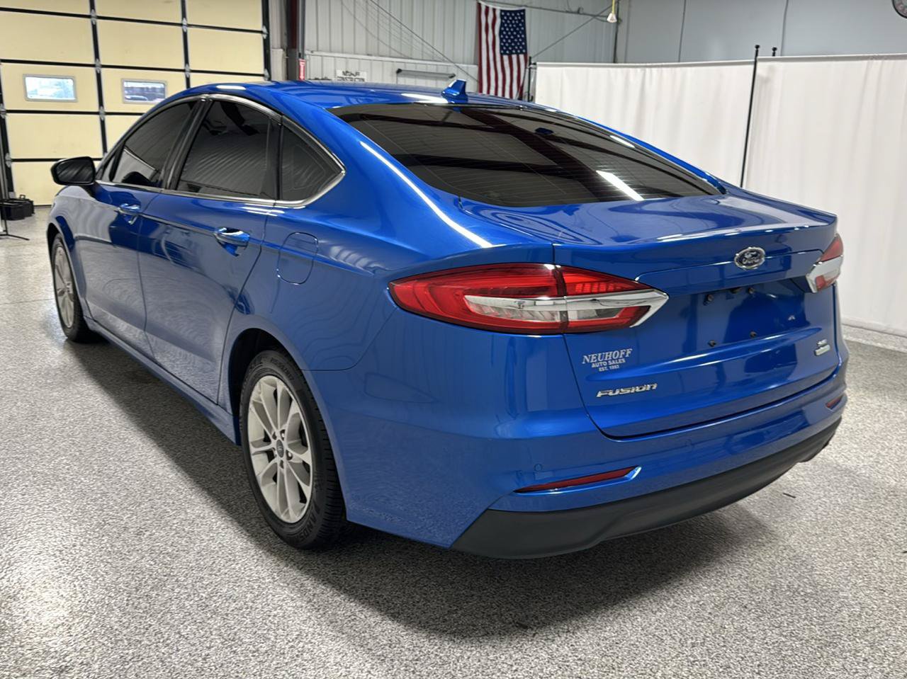 Used 2020 Ford Fusion SE FWD image 5