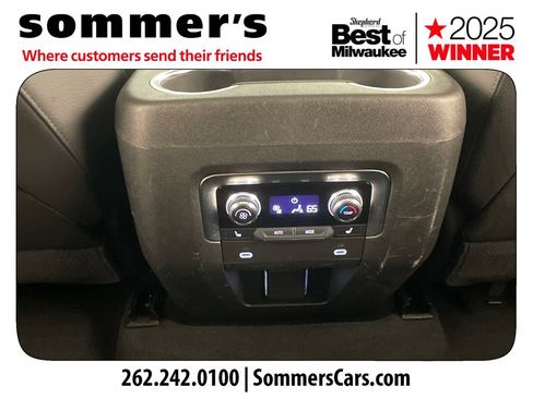 Used 2021 GMC Yukon XL Denali w/ Denali Premium Package AWD/4WD image 24