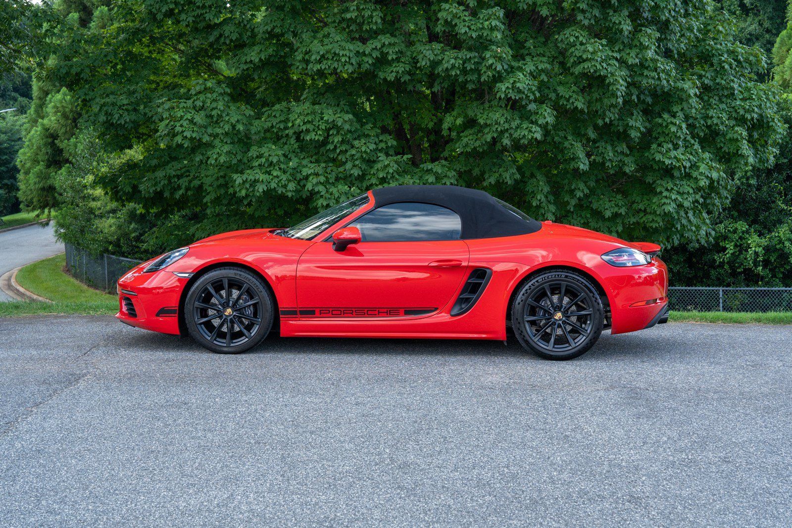 Used 2017 Porsche 718 Boxster RWD image 11