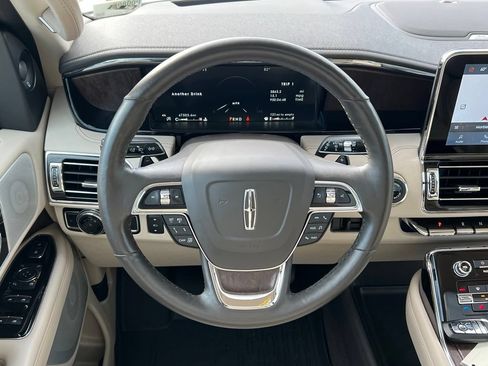 Used 2021 Lincoln Navigator Reserve AWD/4WD image 39