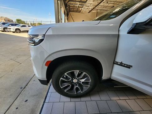 Used 2024 Chevrolet Tahoe LT w/ LT Signature Package RWD image 7