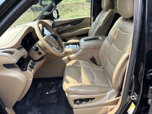 Used 2020 Cadillac Escalade Platinum AWD/4WD image 6