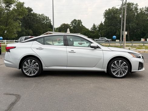 Used 2025 Nissan Altima 2.5 SL AWD/4WD image 9
