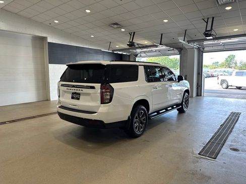Used 2023 Chevrolet Suburban Z71 w/ Luxury Package AWD/4WD image 7