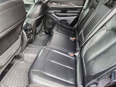 Used 2024 Jeep Grand Cherokee Limited w/ Black Appearance Package AWD/4WD image 9