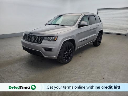 Used 2017 Jeep Grand Cherokee Altitude image 1