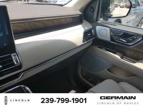 Certified 2022 Lincoln Navigator Reserve AWD/4WD image 36